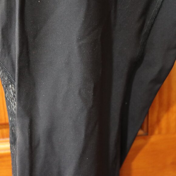 Lululemon Cropped Lace Sheer Detail Leggings Capri 12 - Picture 6 of 13